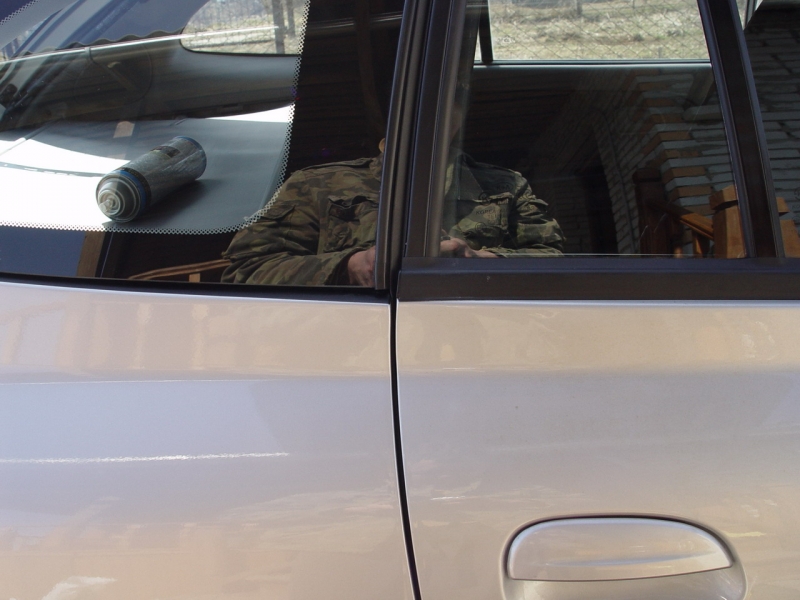 перекошена задняя дверь