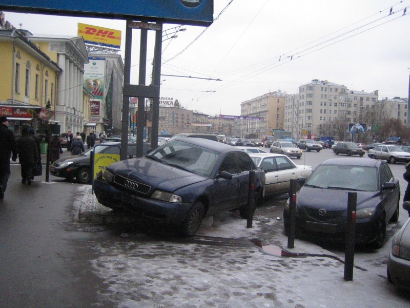 Парковка у бордюра