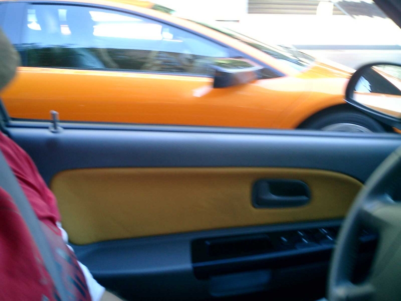 Kia Rio 2 VS Murcelago