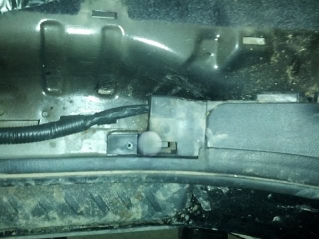 28 заправляем отсюда под уплотнитель