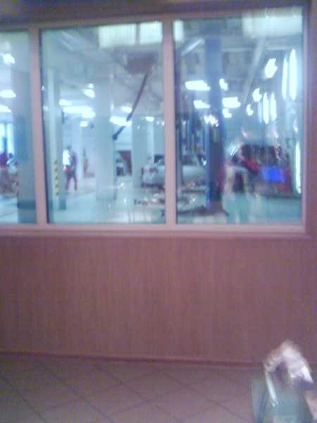 В кафе есть окно в ремзону