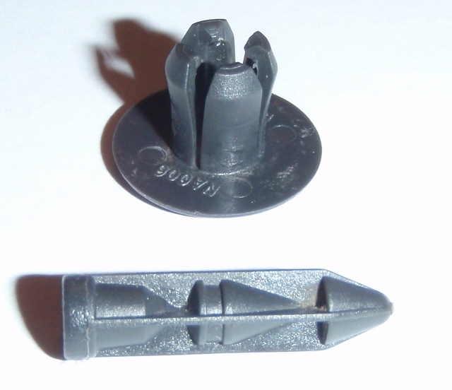 Пистон накладки лобового стекла