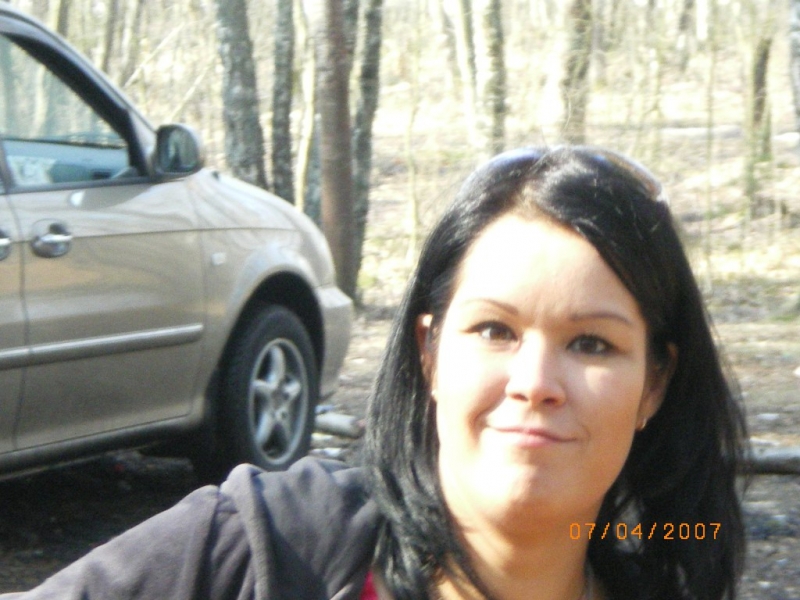 Есть женщины в русских селеньях, и джип на плече удержать ...