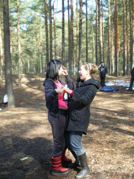 Пришли девчонки, стоят в сторонке ...