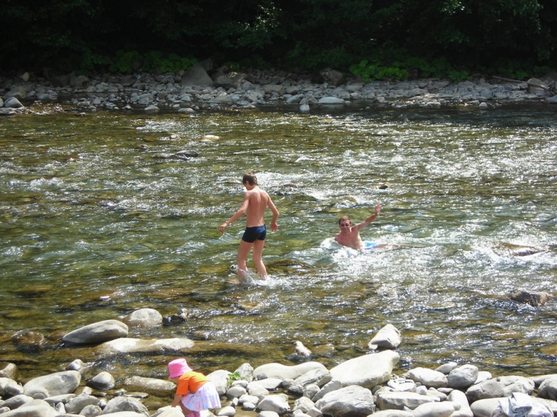 Купание в горной речке