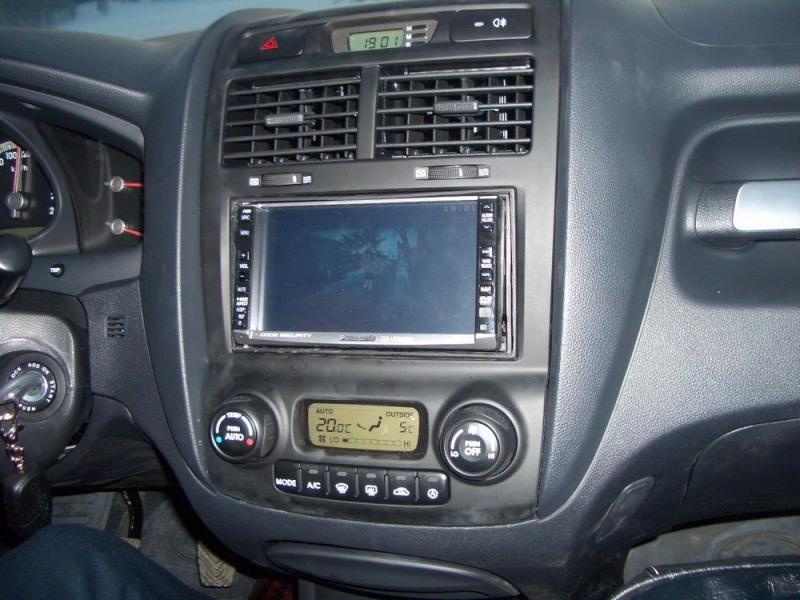 Вот-музыку поставил