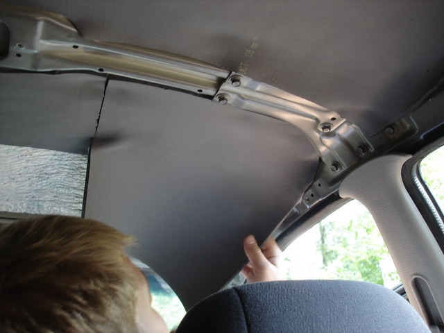 снятие потолка и проклейка тепло-шумоизоляцией