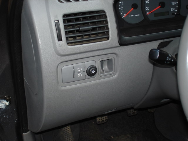 кнопка управления струйным омывателем фар