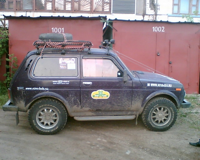 найди наклейку