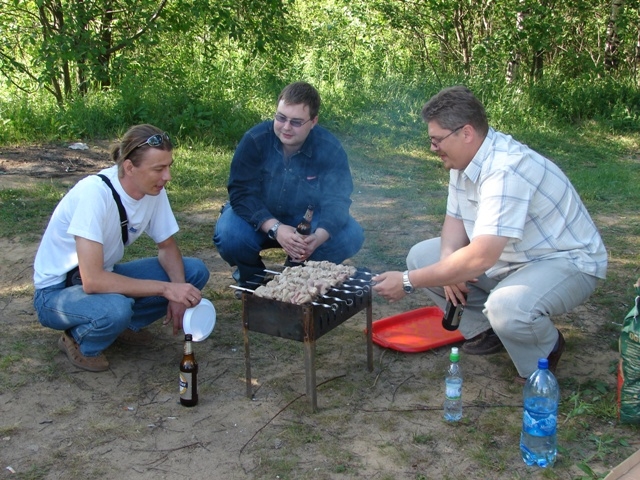 Эх, хороша беседе...и шашлычок готовится