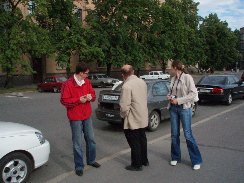 А ничего, прижилась наклеечка!