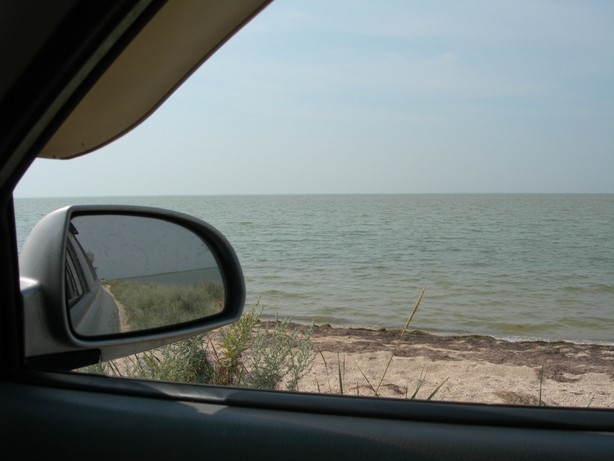 слева вода, справа вода, по-середине Нюся