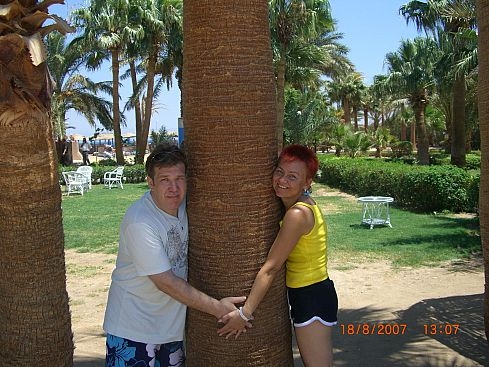 С мужем и пальмой в Хургаде